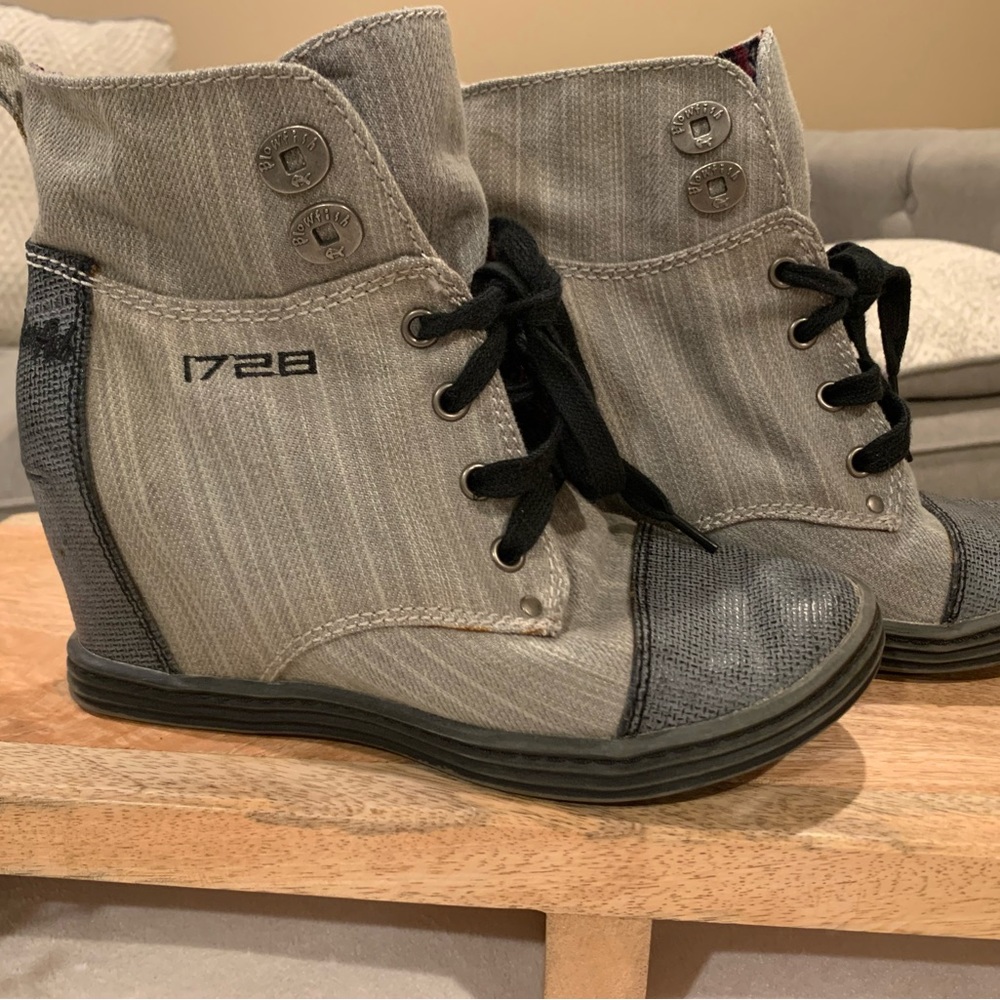 1728 blowfish booties size 7.